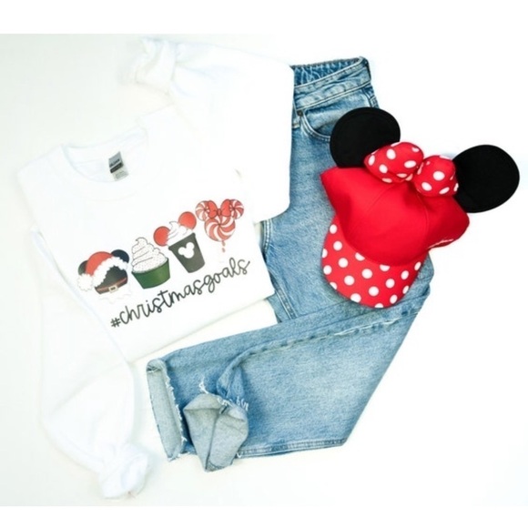 Tops - NWOT Mickey Mouse Christmas Sweatshirt